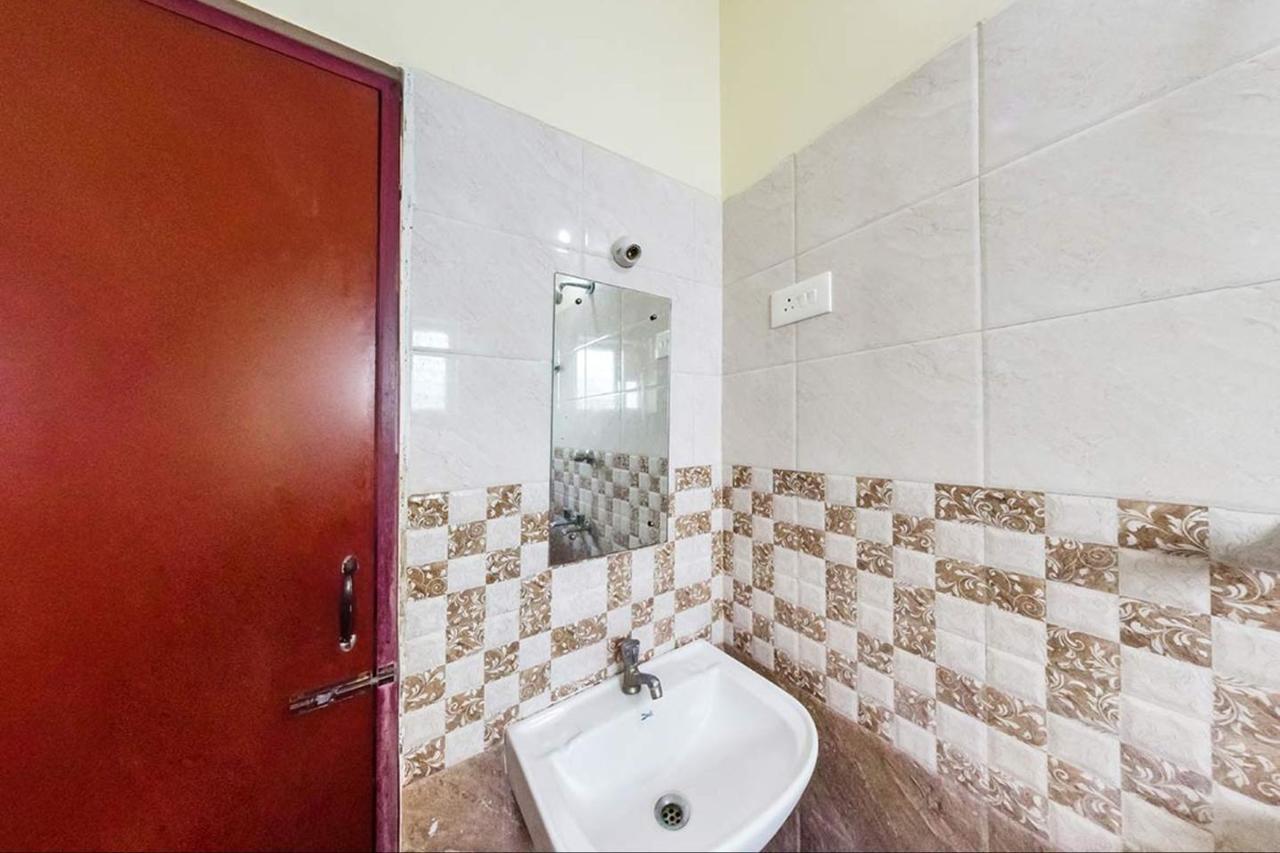 Sasti Hotel Palani Екстер'єр фото